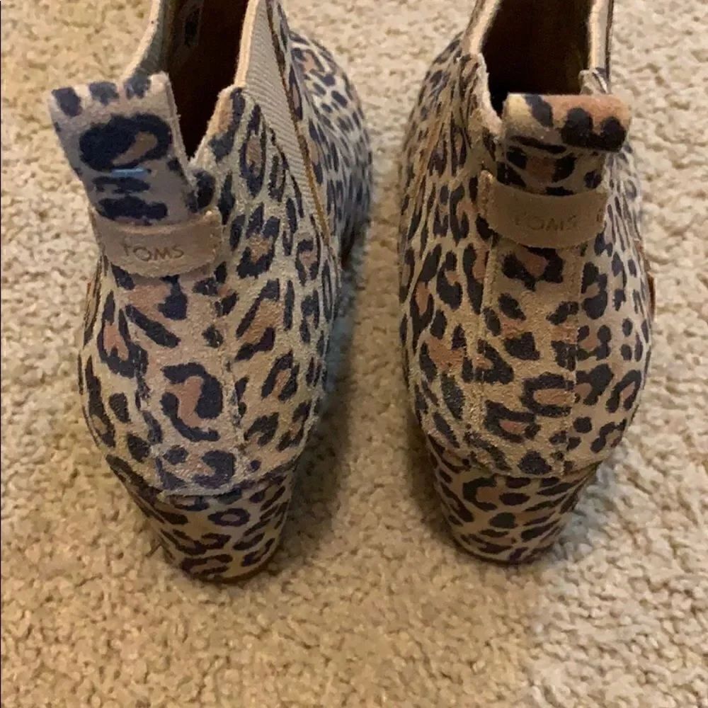 Tom’s Leopard Bootie - Picture 2 of 3